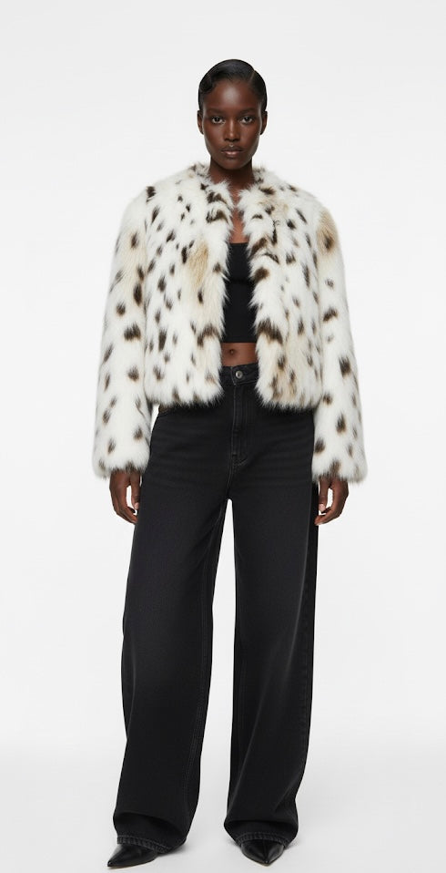 THE SNOW LEOPARD MANTLE